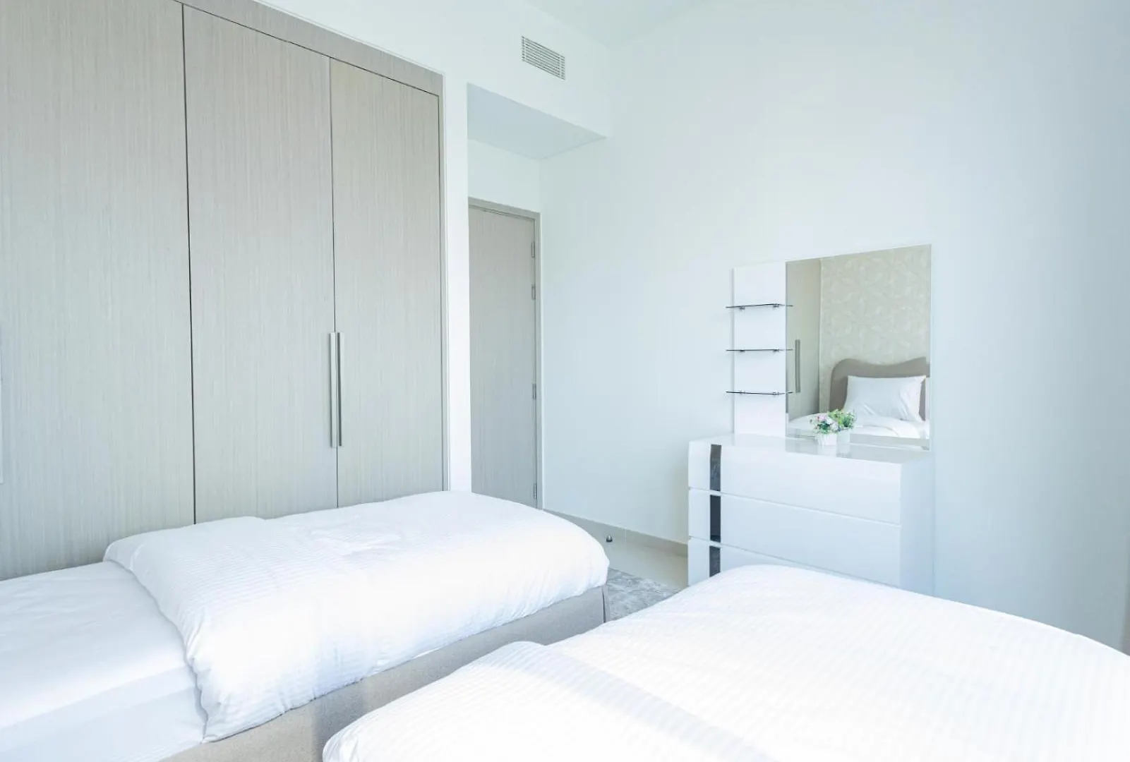 Mh - Act Tower - Downtown - Burj View 3Bhk -Ref4001 Apartment Dubai
