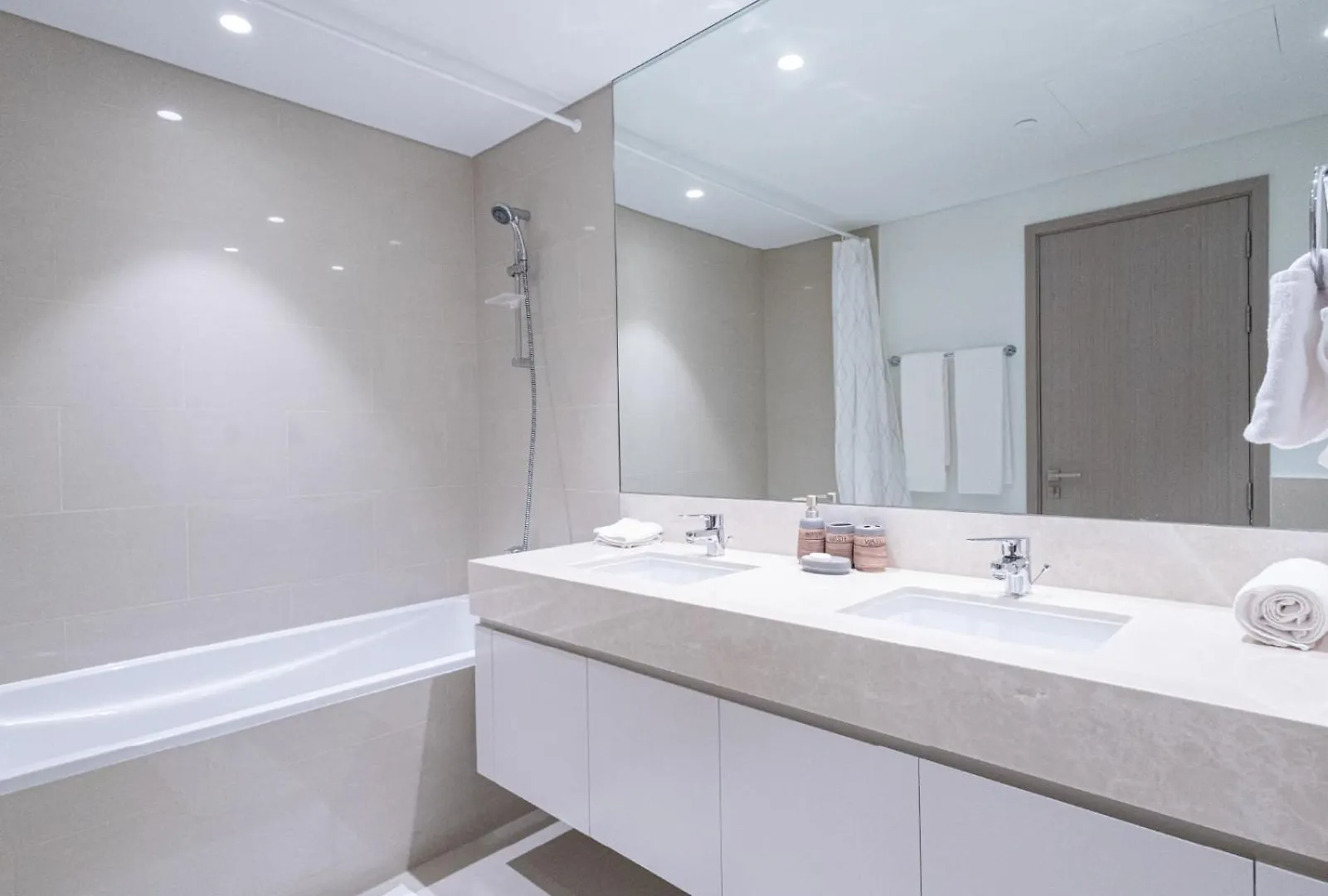 Mh - Act Tower - Downtown - Burj View 3Bhk -Ref4001 Apartment Dubai